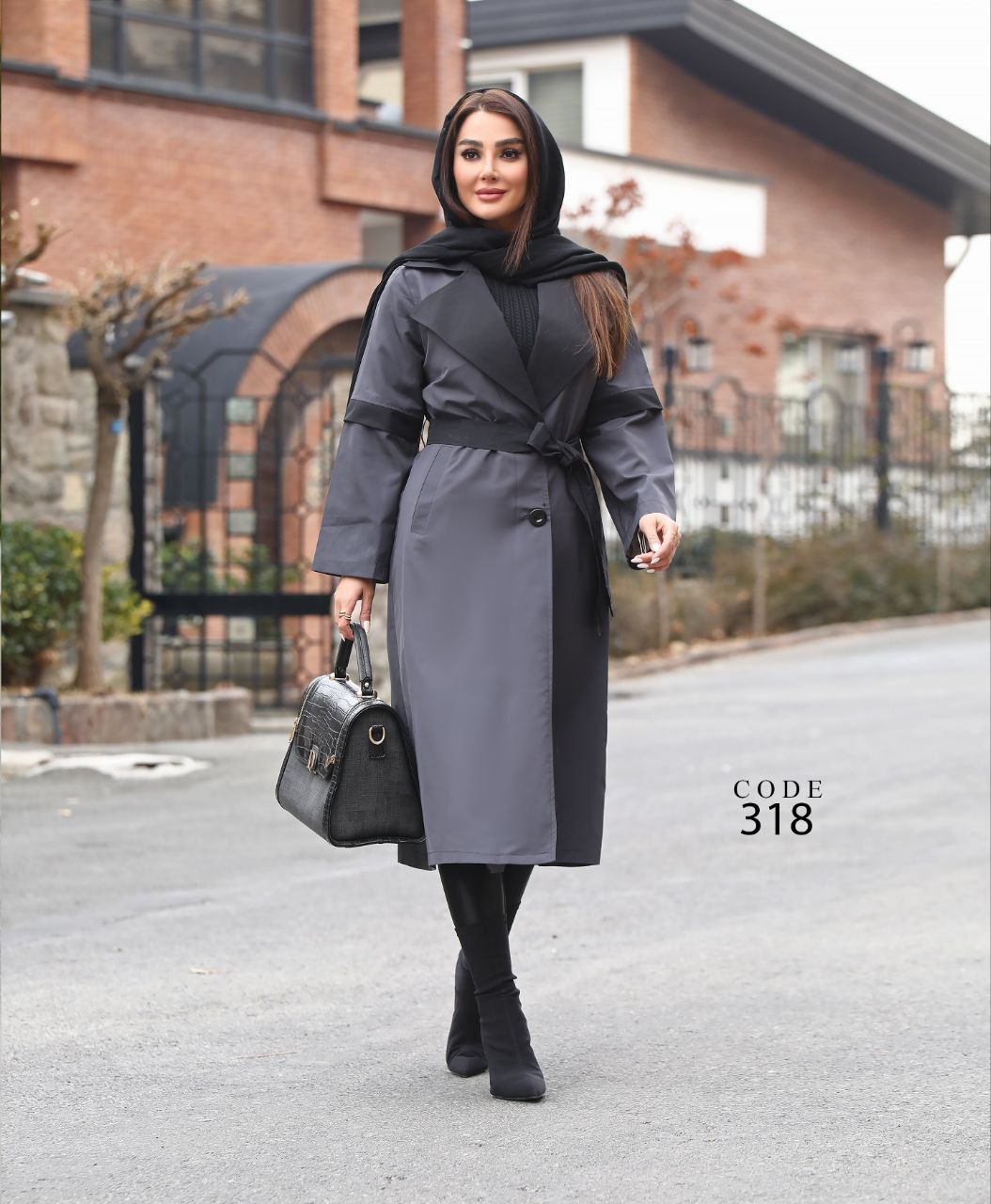 بارانی آستر دار بلند( سایز بزرگ دارد )