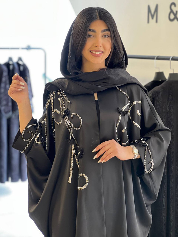 مانتو عبایی سنگدوزی و نگین دوزی دست ( ساتن درجه یک)