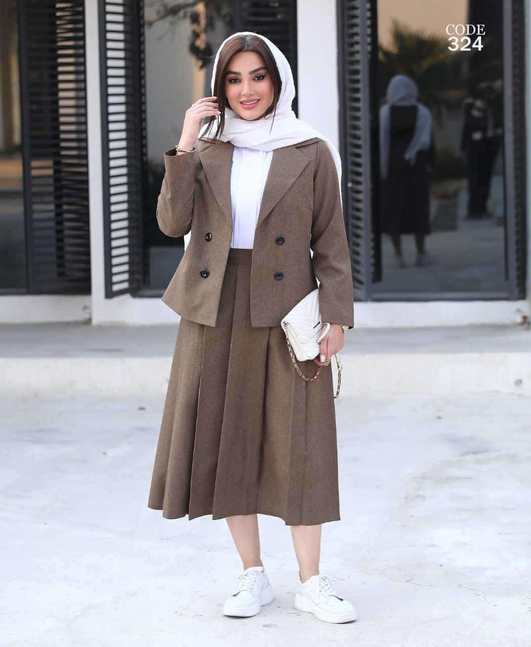 ست سه تیکه کت دامن و شومیز ( سایز بزرگ دارد)