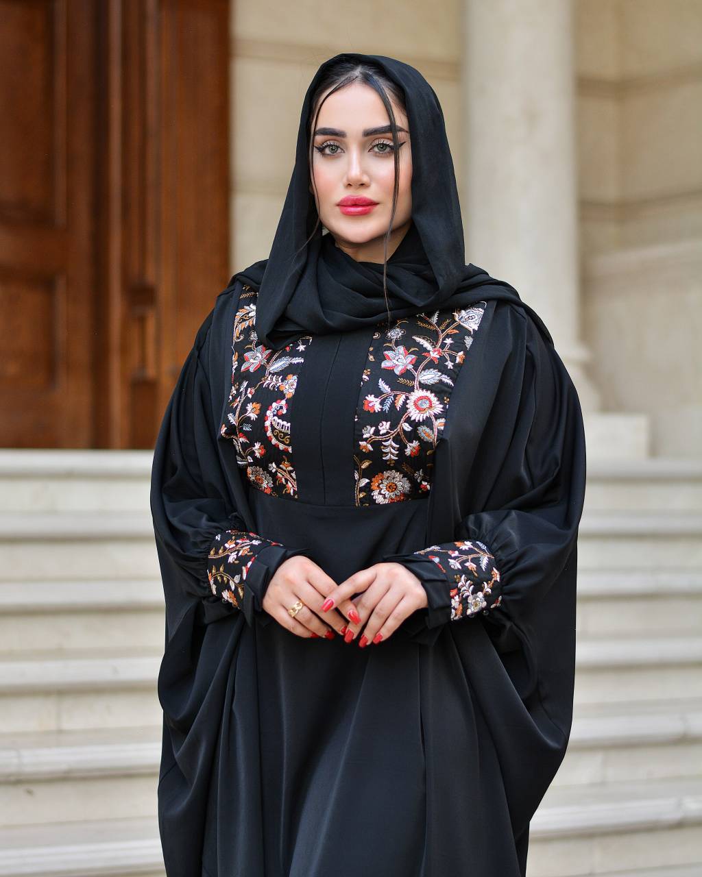 مانتو عبایی گلدوزی شده فادیا