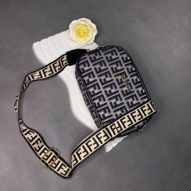کیف فندی اسپرت سه خانه